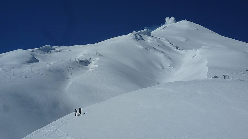 Ascension : Le volcan au début de son ascension