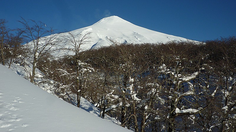 #11 Arrivée : Le volcan VILLARICA en fin de descente Arrivée : Le volcan VILLARICA en fin de descente