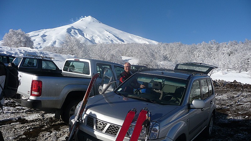 Départ : Didier au départ sur fond de volcan VILLARICA : objectif du jour