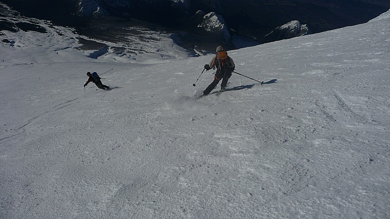 Descente : Didier et Clémence en cours de descente : bonne neige mais le meilleur est à venir