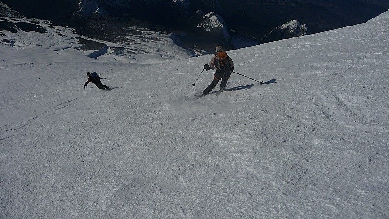 #12 Descente : Didier et Clémence en cours de descente : bonne neige mais le meilleur est à venir Descente : Didier et Clémence en cours de descente : bonne neige mais le meilleur est à venir