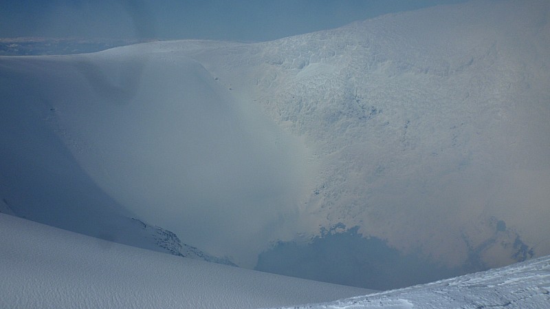 Cratère : Le cratère et ses fumées toxiques