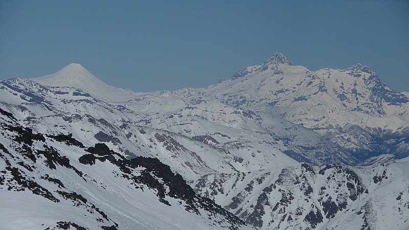 #5 En cours d En cours d'ascension : Magnifique vue sur le Volcan Antuco (ascension effectuée le jeudi 18 août) et la Sierra Veluda