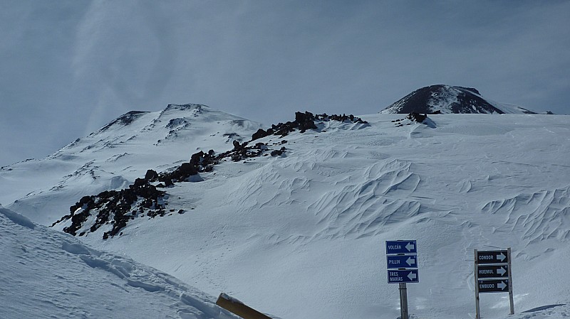 #3 Ascension : Les 2 volcans Chillan Nuevo (à gauche) et Viejo (à droite) depuis le haut des pistes de Termas de Chillan Ascension : Les 2 volcans Chillan Nuevo (à gauche) et Viejo (à droite) depuis le haut des pistes de Termas de Chillan