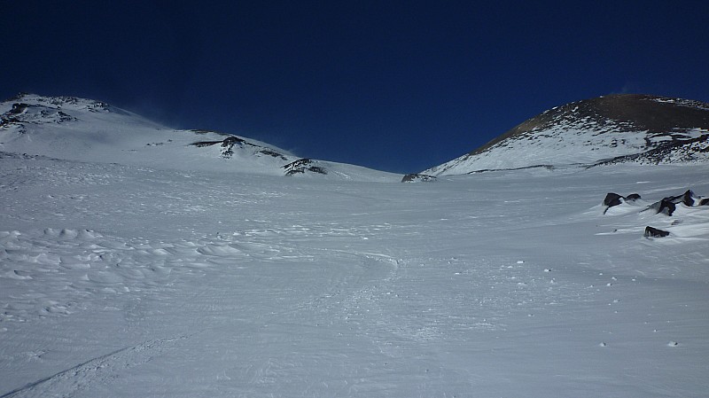#15 Descente : Toujours de la bonne neige sur fond de volcan Chillan Viejo Descente : Toujours de la bonne neige sur fond de volcan Chillan Viejo