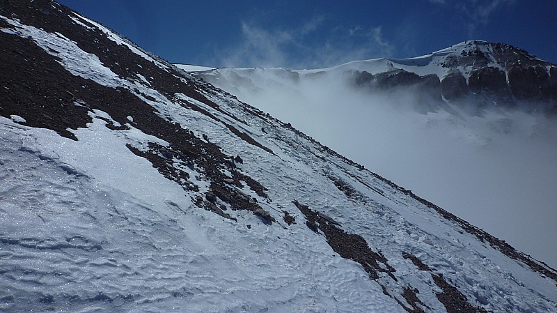#5 Ascension : Le Cerro la Parva sur la droite après le Col San Francisco Ascension : Le Cerro la Parva sur la droite après le Col San Francisco