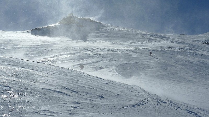 #9 Ascension : Didier progresse plein vent vers le col Ascension : Didier progresse plein vent vers le col