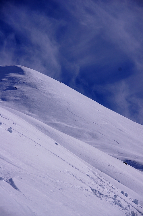 sommet coté 2731m : ce sommet a reçu apparemment très localement beaucoup de neige environ 60cm sur ces 150m de face