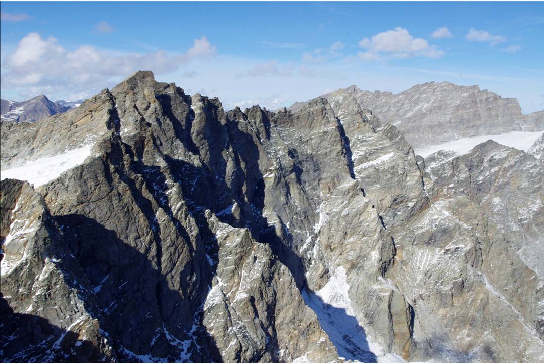 #8 Les faces italiennes : Elles ne seront probablement jamais skiées... les faces piémontaises de la crête Mezzenile / Mulinet... les versants français sont plus faits pour çà! Les faces italiennes : Elles ne seront probablement jamais skiées... les faces piémontaises de la crête Mezzenile / Mulinet... les versants français sont plus faits pour çà!