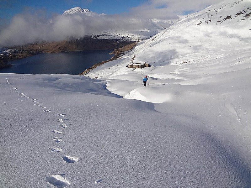 #2 Super beau : cette montée avec une bonne partie déneigé et un lac libre de glace Super beau : cette montée avec une bonne partie déneigé et un lac libre de glace