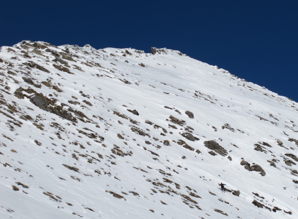 #7 Crouès, versant SE : Pas mal de rochers apparents, mais la qualité de la neige permet de skier sans touchette. Crouès, versant SE : Pas mal de rochers apparents, mais la qualité de la neige permet de skier sans touchette.