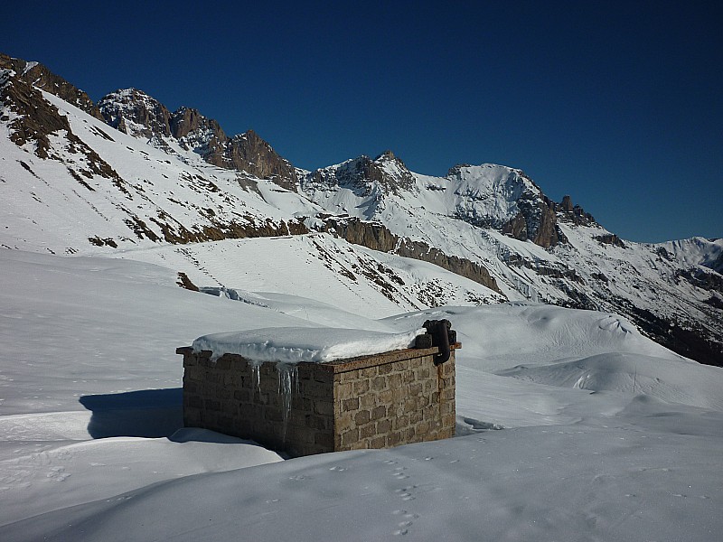 #1 Entre Lautaret et Galibier : milieu de la montée, la neige commence à fortement chauffer... normal, il est 14h et y Entre Lautaret et Galibier : milieu de la montée, la neige commence à fortement chauffer... normal, il est 14h et y'a pas un cloud!!