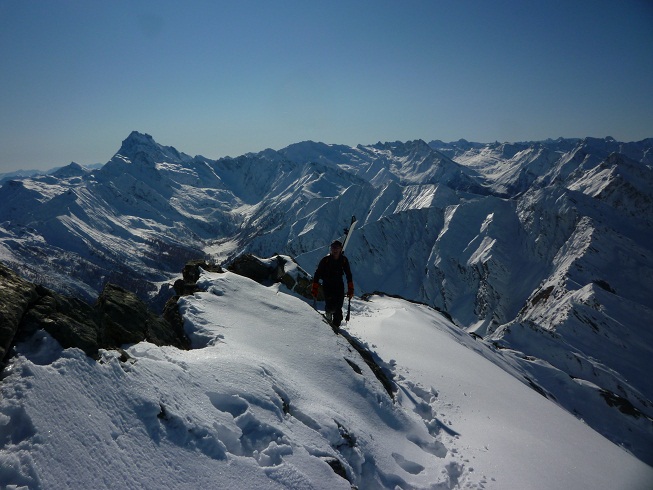#3 Sur l’arête sommitale : Quel temps! mon appareil a oublié ses lunettes de soleil! Sur l’arête sommitale : Quel temps! mon appareil a oublié ses lunettes de soleil!