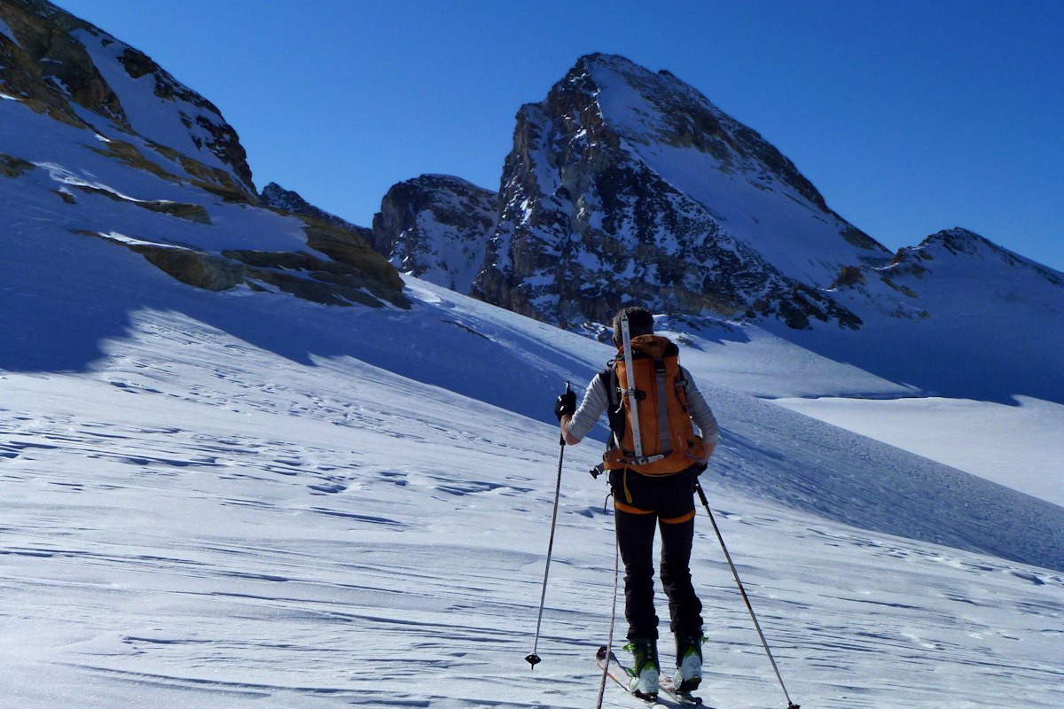 #10 Sur fond de Tsanteleina : Traversée avant de rejoindre l Sur fond de Tsanteleina : Traversée avant de rejoindre l'arête.