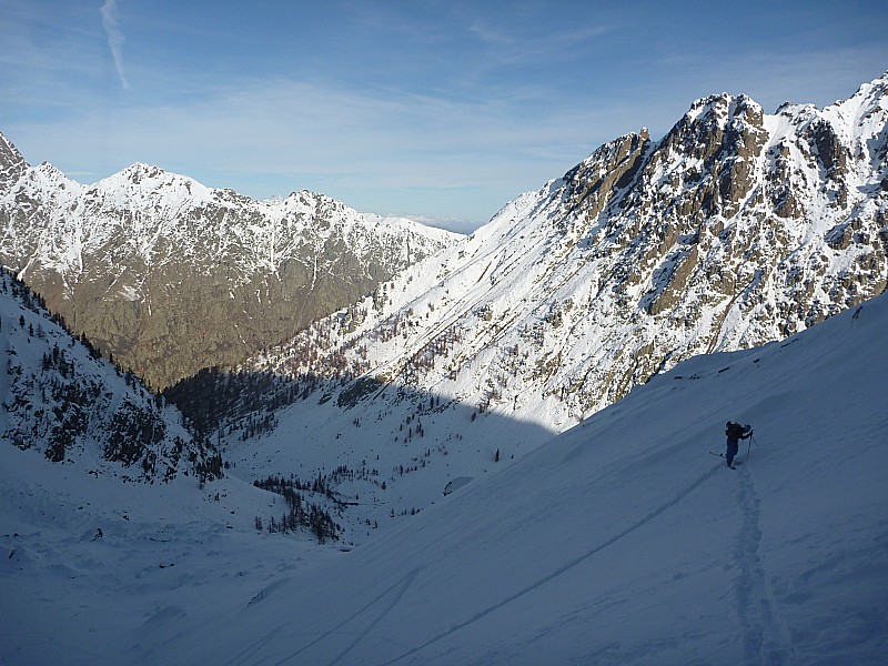 #5 Lourousa : Bonne neige au dessus du bivouac, ca deroule a la montee comme a la descente Lourousa : Bonne neige au dessus du bivouac, ca deroule a la montee comme a la descente