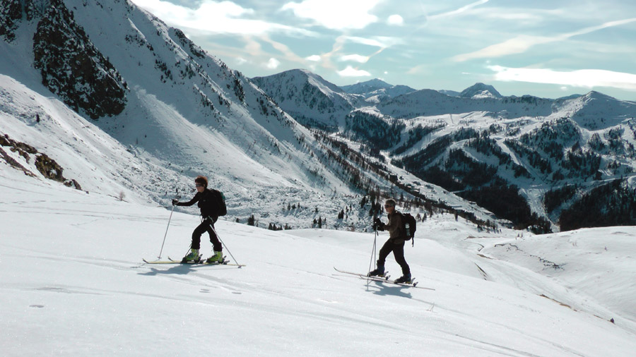 #1 2300m : Sous le col, Isola 2000 en toile de fond. 2300m : Sous le col, Isola 2000 en toile de fond.