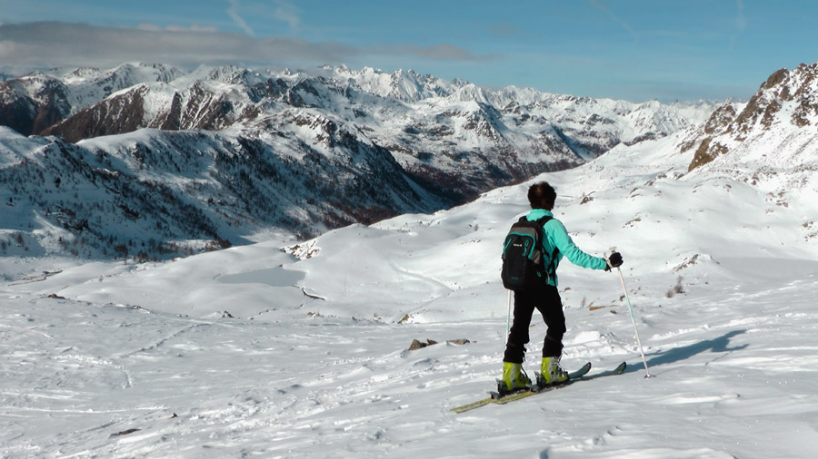 #3 2400m : Au dessus du col, avec vues sur le sanctuaire de Ste Anne de Vinadio 2400m : Au dessus du col, avec vues sur le sanctuaire de Ste Anne de Vinadio