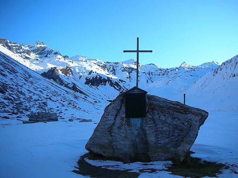 #4 Cime d Cime d' Oin : Jésus, Marie, Joseph !? ... On se rapproche de l' Italie en mémoire de soldats