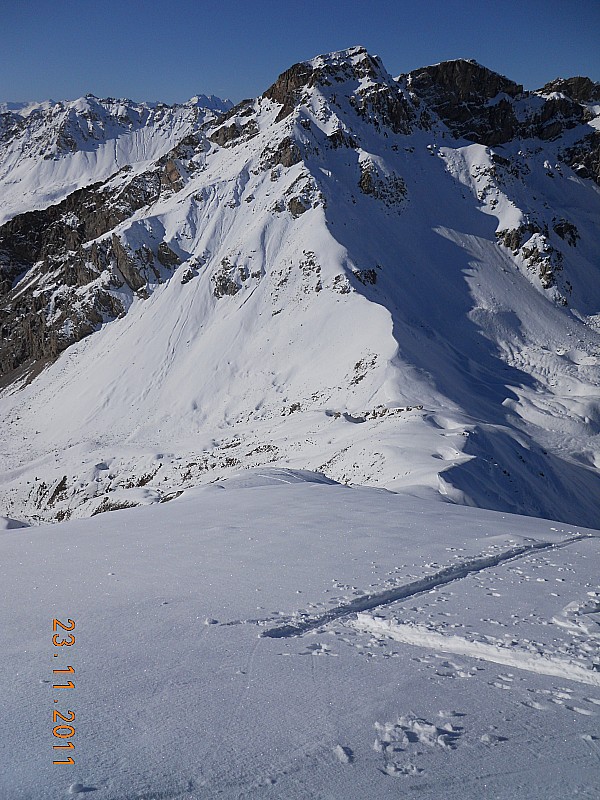 #8 Epaule W Clot la Cime : Montée au Clot la Cime, vue sur le col des Ourdeïs et sur la face ESt du Pic de Beaudouis. Epaule W Clot la Cime : Montée au Clot la Cime, vue sur le col des Ourdeïs et sur la face ESt du Pic de Beaudouis.