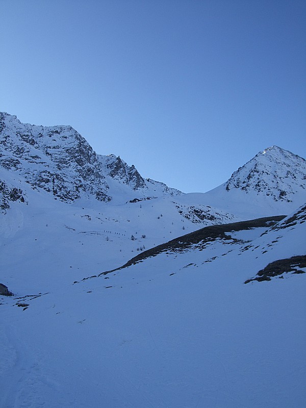 #1 Armée sur la montée : Chouette. La neige existe! Armée sur la montée : Chouette. La neige existe!