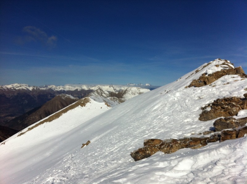 #4 Sommet : Sommet, ça souffle frais mais c Sommet : Sommet, ça souffle frais mais c'est chouette ! Les Ecrins culminent au loin, pas beaucoup de neige au loin vers le Champsaur et le Dévoluy !