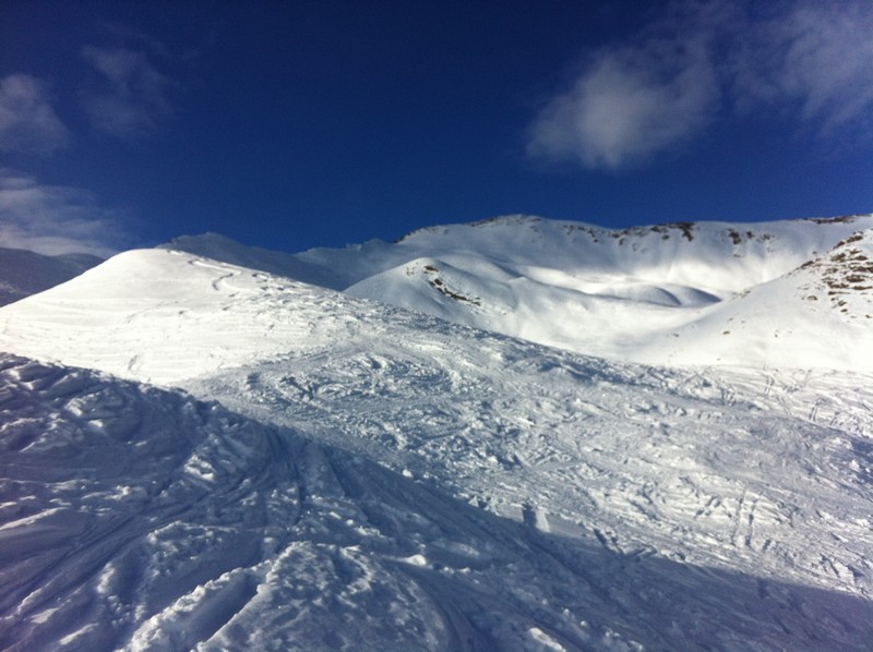 #2 Mi-pente : Nous trouvons un bon gobelet assez instable sous le ski mais qui sera bon à la descente ! Tout va bien ! Mi-pente : Nous trouvons un bon gobelet assez instable sous le ski mais qui sera bon à la descente ! Tout va bien !