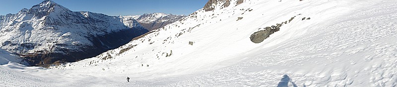 #2 Apres une traversée scabreuse : on retrouve le fond du vallon plus facile à monter Apres une traversée scabreuse : on retrouve le fond du vallon plus facile à monter