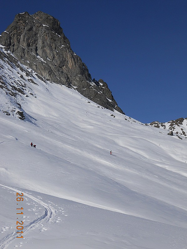 #6 Tête Toillies : Le versant Est des Toillies.(le couloir E-NE paraît peu praticable sur le haut, trop de rochers apparants) Tête Toillies : Le versant Est des Toillies.(le couloir E-NE paraît peu praticable sur le haut, trop de rochers apparants)