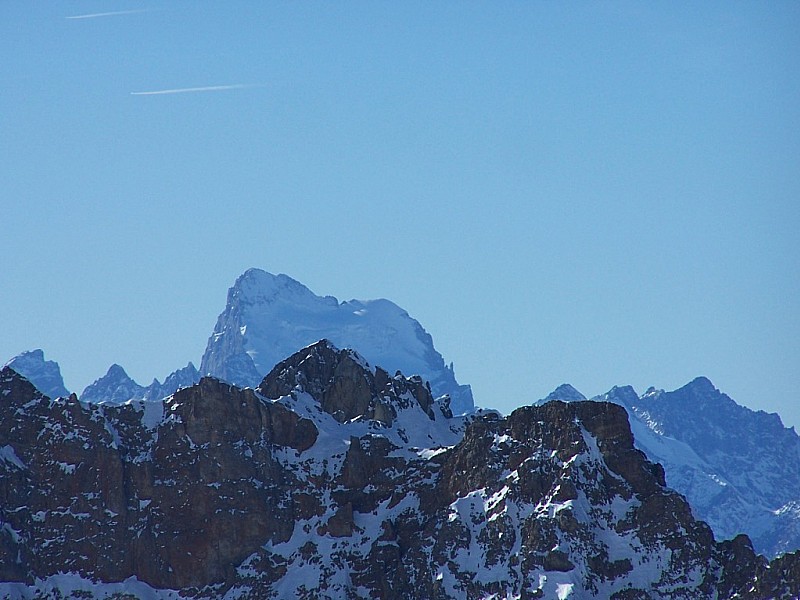 #7 Le Grand Argentier : La Barre des Ecrins apparait derrière la cime des Planettes. Le Grand Argentier : La Barre des Ecrins apparait derrière la cime des Planettes.
