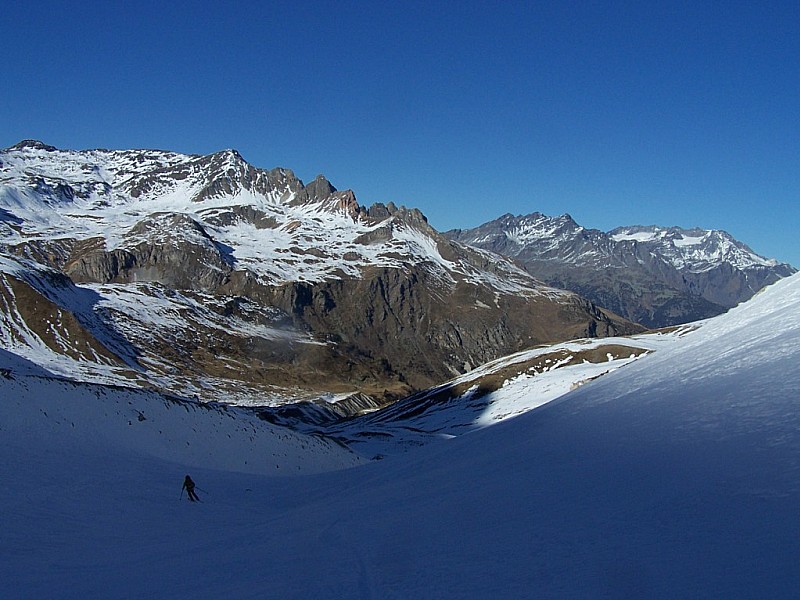 #10 Le Grand Argentier : Le vallon de la Roue déjà à l Le Grand Argentier : Le vallon de la Roue déjà à l'ombre, au fond, "les Sarrazins".