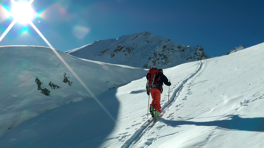 #3 2450m : Belle poudre pour Michel pour la première rando à ski de sa vie 2450m : Belle poudre pour Michel pour la première rando à ski de sa vie