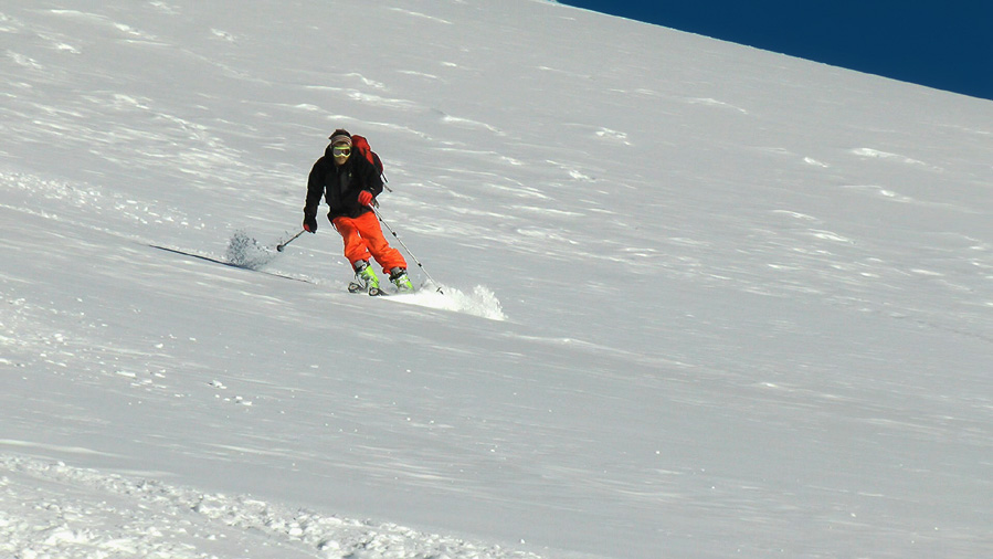 2750m : Michel apprécie la poudre pour se première rando !