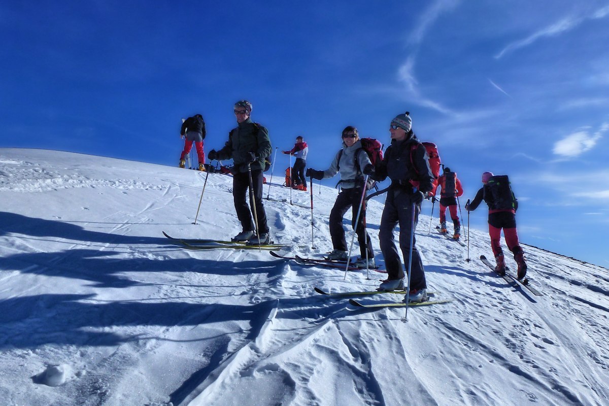 #12 Mes trois compagnons : Alors qu Mes trois compagnons : Alors qu'un groupe de pompiers en termine avec l'ascension.