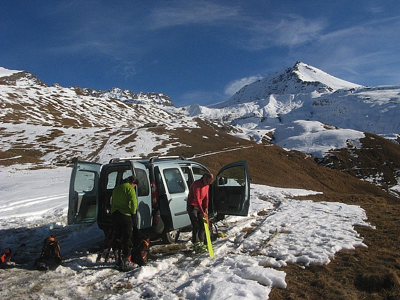 #1 Alpage de la Buffaz : Juste assez de neige pour chausser! Alpage de la Buffaz : Juste assez de neige pour chausser!