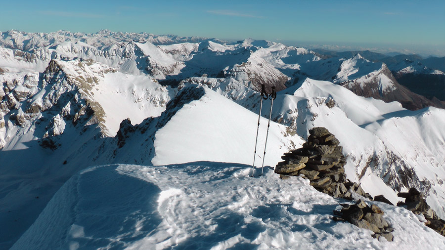 #19 3050m : Sommet !
magnifique vues ver l 3050m : Sommet !
magnifique vues ver l'Argentera