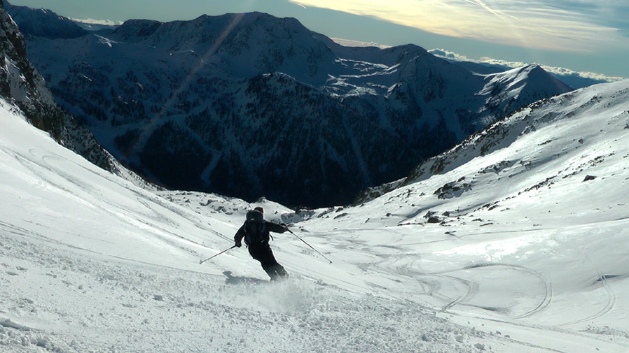 #27 2550m : plus bas dans le vallon pas mal aussi avant le zone minée ! 2550m : plus bas dans le vallon pas mal aussi avant le zone minée !