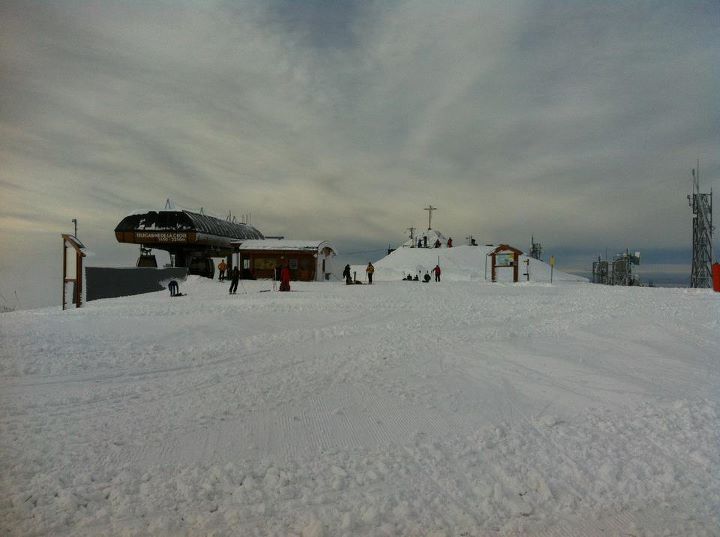 #1 La Croix de Chamrousse : Et oui il y a du monde qui en profite à midi. La Croix de Chamrousse : Et oui il y a du monde qui en profite à midi.