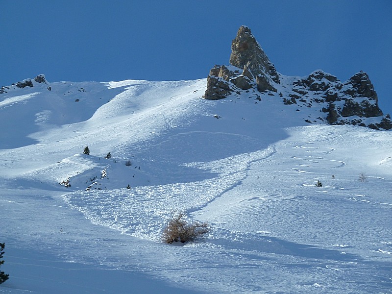 #4 en traversant : petite plaque qui est partie .... en traversant : petite plaque qui est partie ....