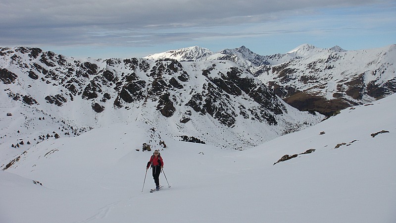 #5 L L'andorre : Pas vraiment beaucoup de neige sur les faces sud, notamment du coté du Pic Serrere (au fond sur la droite)