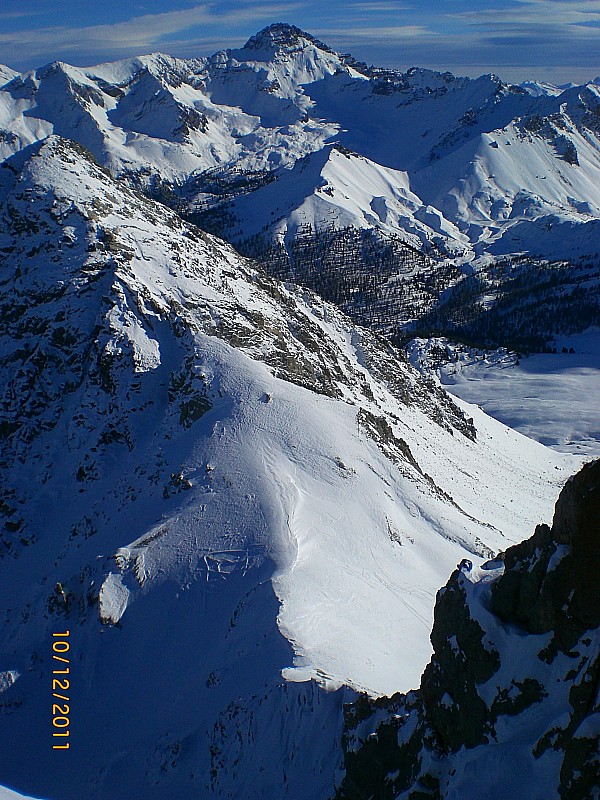#3 Crête des Granges : Effet puits de lumière : le col des Peygus vu depuis le sommet sud des Granges.
En arrière plan : le Grand Peygu, l Crête des Granges : Effet puits de lumière : le col des Peygus vu depuis le sommet sud des Granges.
En arrière plan : le Grand Peygu, l'Arpelin et le Grand Rochebrune.