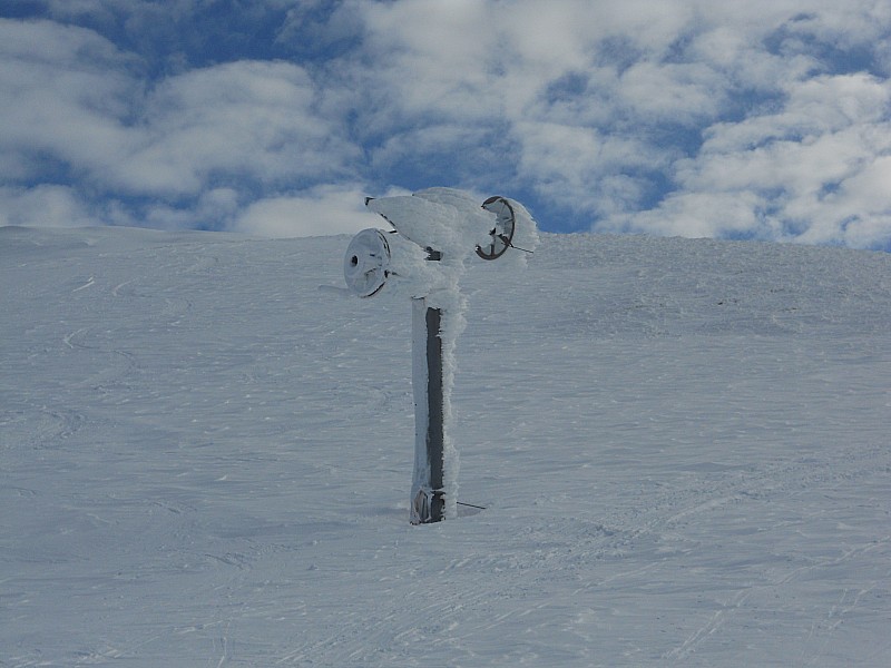 #3 freeze : le poteau du téléski freezer , cela à du soufflé grave freeze : le poteau du téléski freezer , cela à du soufflé grave