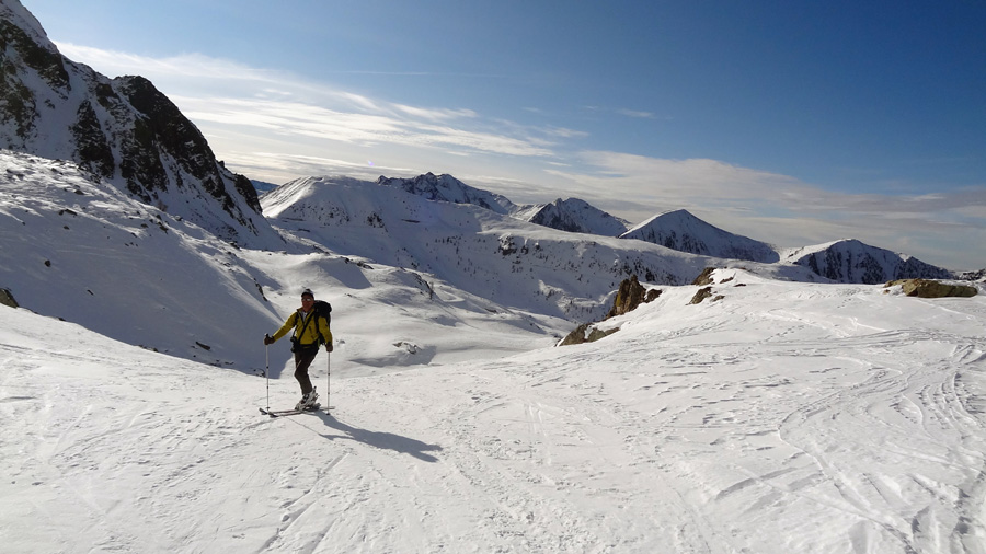 #1 2400m : dans la combe du colle dei Morti, le Col de la Lombarde en A/R à gauche ! 2400m : dans la combe du colle dei Morti, le Col de la Lombarde en A/R à gauche !