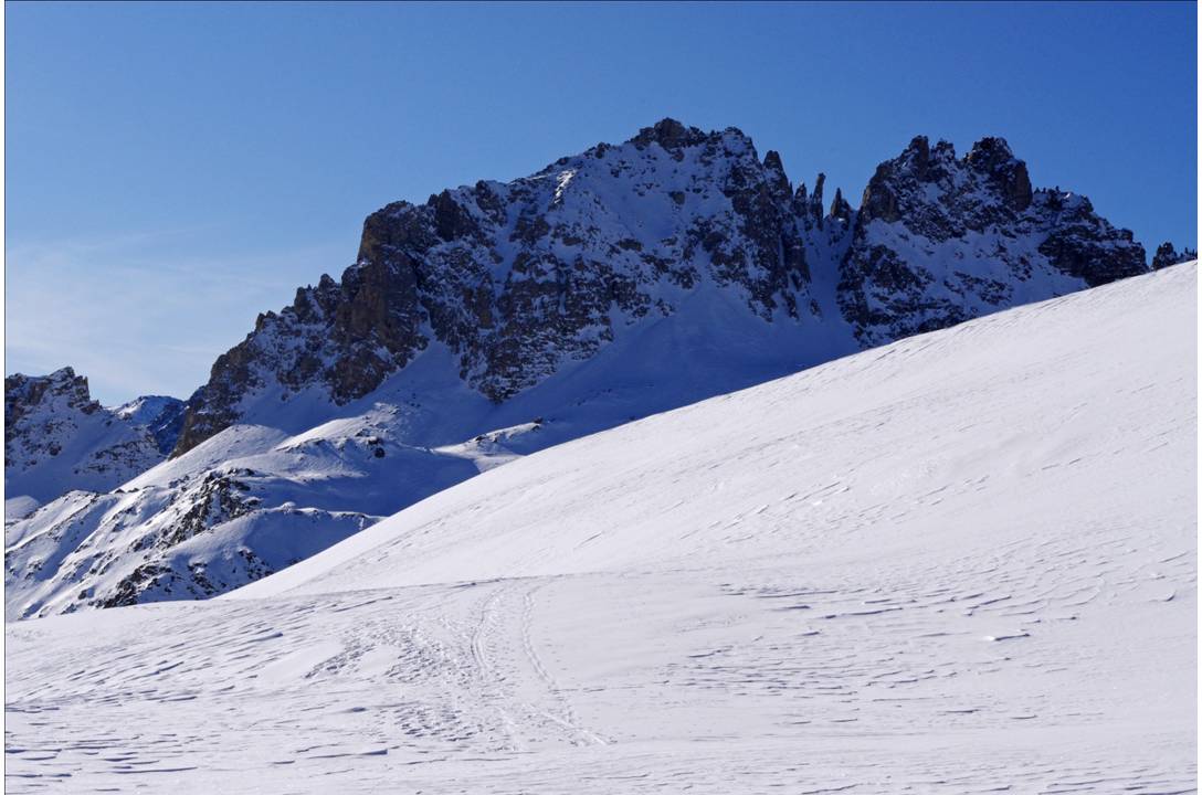 #1 Le Grand Séru, signal du SUD : Au Col de la Vallée Etroite, le Grand Seru donne le signal: ici ce sont les Alpes du Sud! Le Grand Séru, signal du SUD : Au Col de la Vallée Etroite, le Grand Seru donne le signal: ici ce sont les Alpes du Sud!