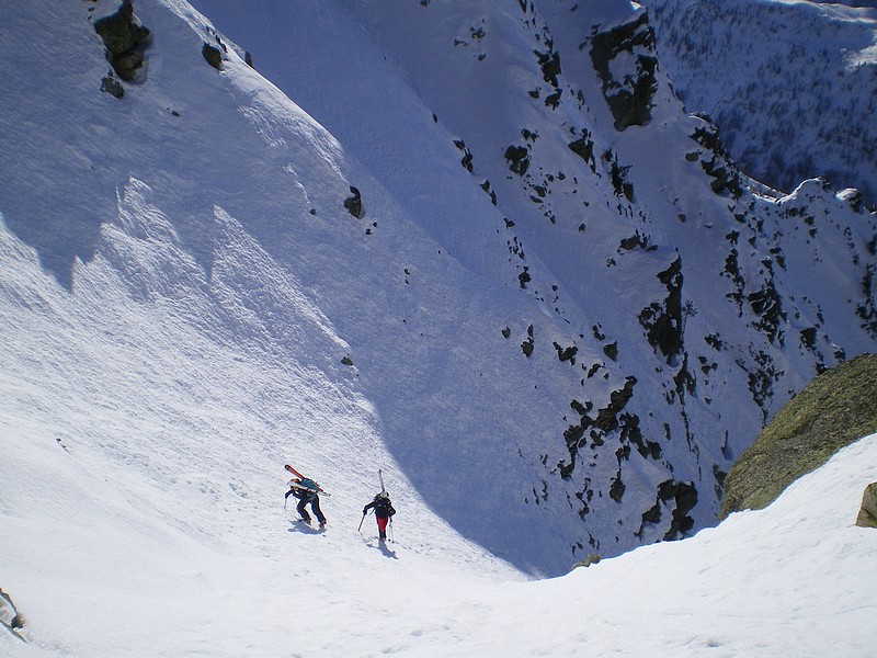 #8 Colle dell Aver : Aurélie et Ago sortent de la partie raide Colle dell Aver : Aurélie et Ago sortent de la partie raide