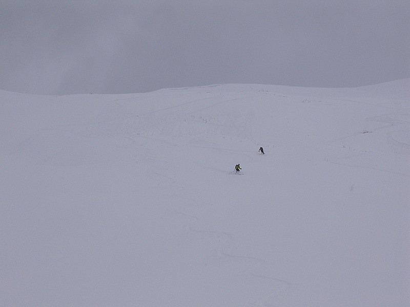 #3 2ème descente : les boules de neiges "escargeotent" . c 2ème descente : les boules de neiges "escargeotent" . c'est bien humide .
