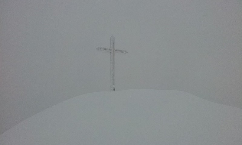 #2 La croix : Brouillard, neige, vent ... j La croix : Brouillard, neige, vent ... j'ai pas trainé.