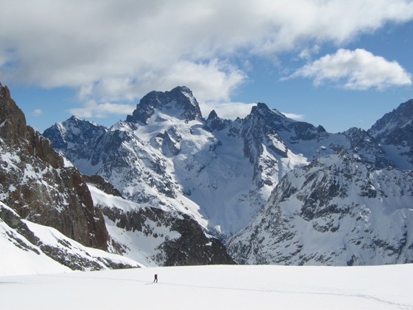 #3 Les ecrins : Belle vue sur le col des avalanches. Les ecrins s Les ecrins : Belle vue sur le col des avalanches. Les ecrins s'encaquent peu à peu