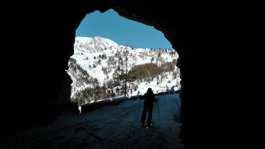 #5 2050m : On voit le bout du tunnel, avec le trou de l 2050m : On voit le bout du tunnel, avec le trou de l'aigle en face