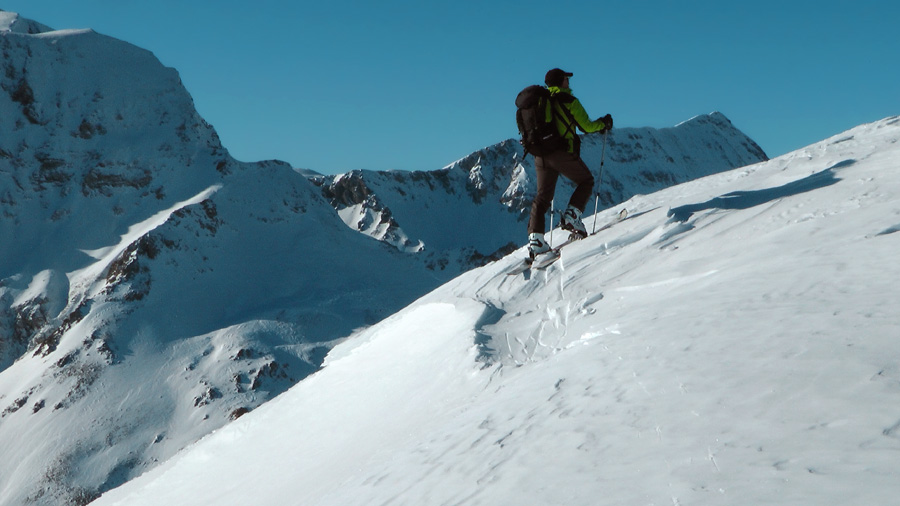 #20 2650m : sous le sommet, avec le Cimet en A/R plan 2650m : sous le sommet, avec le Cimet en A/R plan