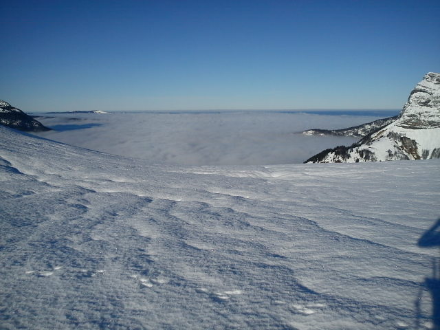 #7 Mer de nuages : et dire que nous on a grand beau . Mer de nuages : et dire que nous on a grand beau .